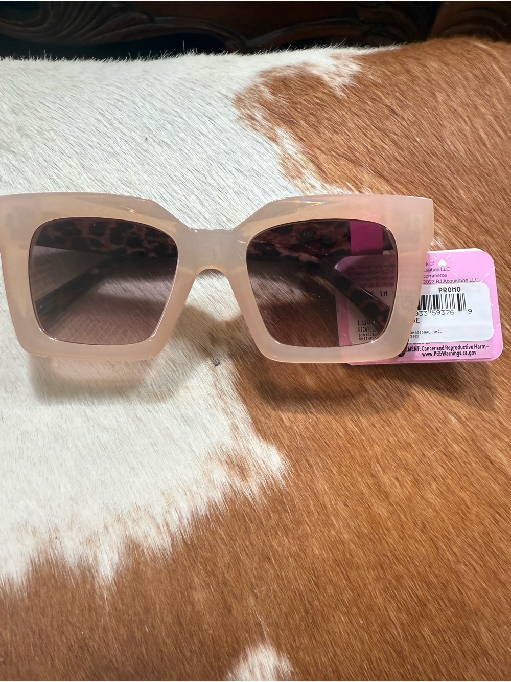 Stylish Women's Square Sunglasses in Light Pink - LUV BETSY - Betsey Johnson NWT